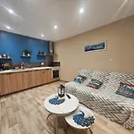 Modern Ground Floor Wi-fi Tv Parking Apartamento