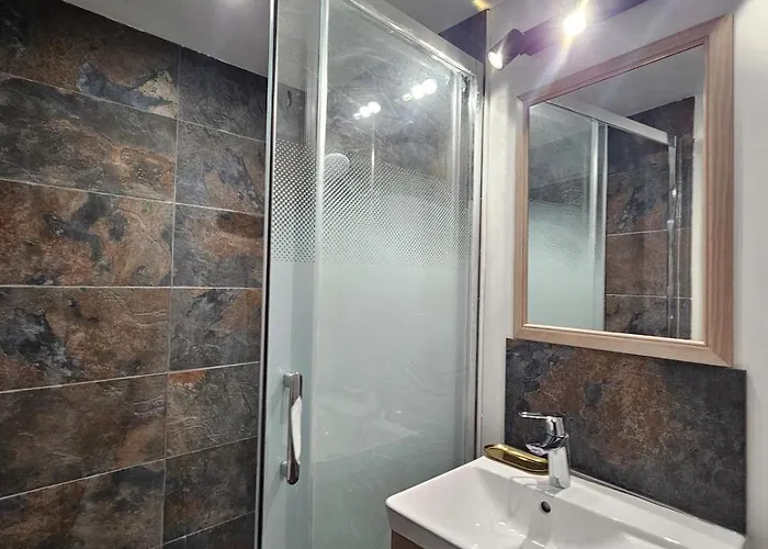 Modern Ground Floor Wi-fi Tv Parking Apartment
