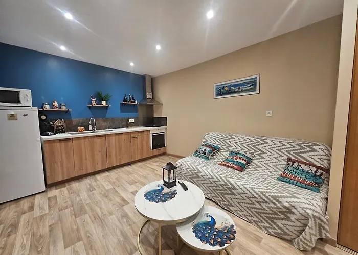 Modern Ground Floor Wi-fi Tv Parking Apartment